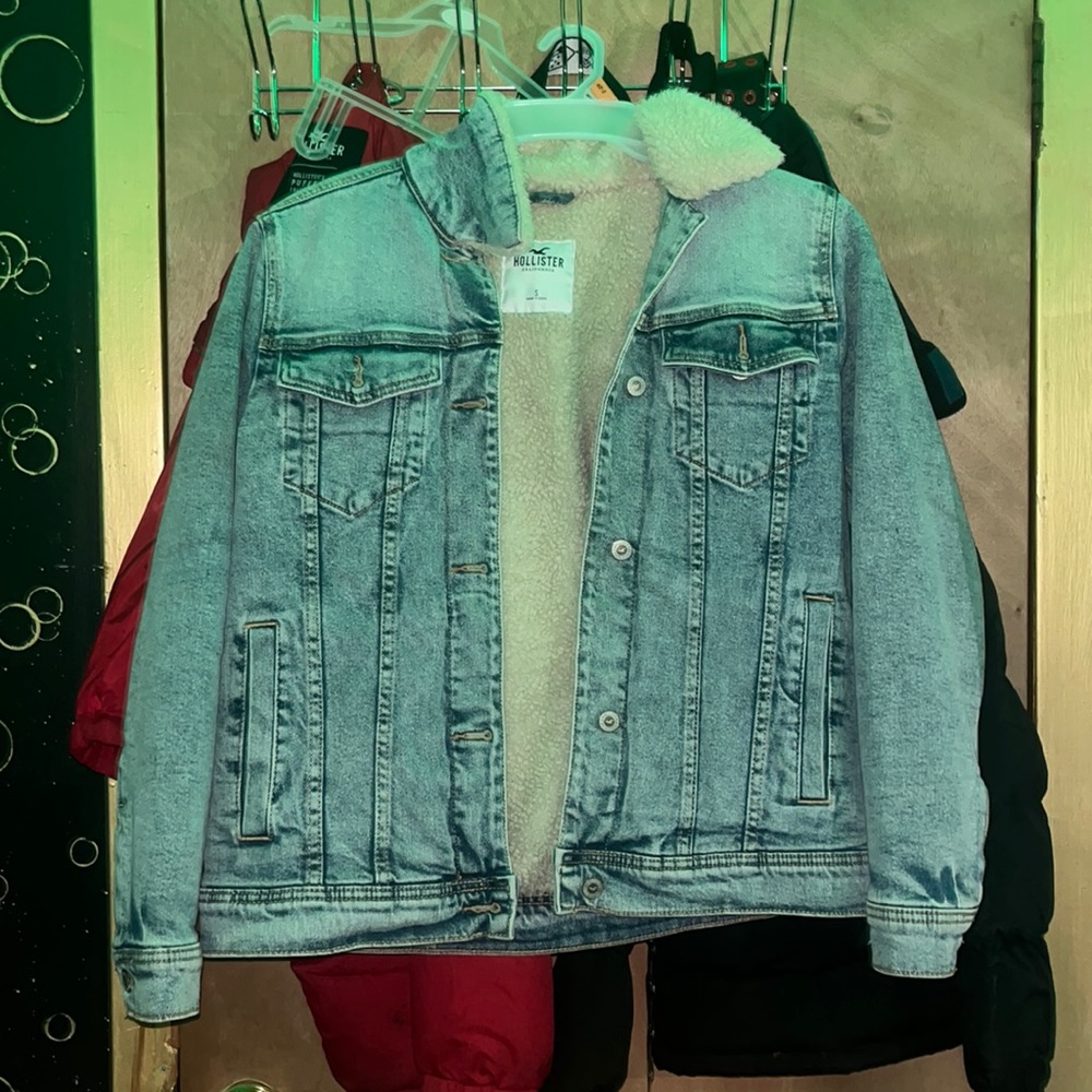 SHERPA-LINED DENIM TRUCKER JACKET- Hollister Co.